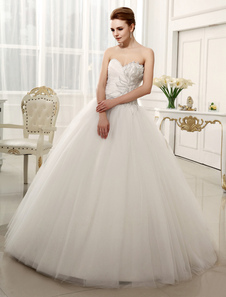 Robe mariée magnifique boule en tulle ivoire avec perles encolure coeur