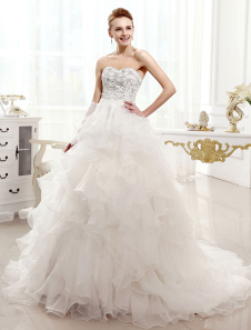 Robe de mariée boule en organza ivoire avec perles d'encolure en coeur