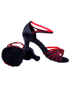 Chaussures de latine en soie et satin noir à petit talon et bout ouvert