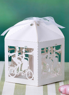 Carré de couples creux Out papier perle Wedding Favor boîtes ensemble de 12