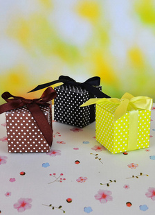 Pois carré papier perlé Wedding Favor boîtes ensemble de 12