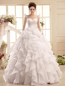 Robe de mariée à boule en organza ivoire à volants d'encolure en coeur