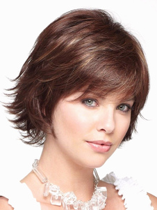 Perruque courte marronne ébouriffée en fibre raie de côté