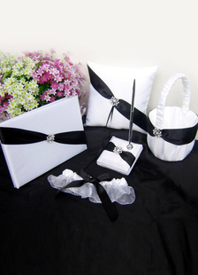 Ensemble des articles de mariage blanc avec ruban noir