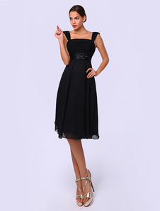 Robe de cocktail A-ligne en chiffon noir de col carré avec fleur