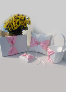 Ensemble des articles de mariage blanc avec ruban rose