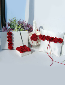 Ensembles des articles de mariage avec fleurs rouges