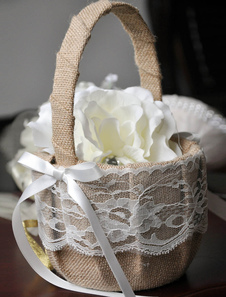 Adorable petit panier de mariage en satin avec fleur et dentelle