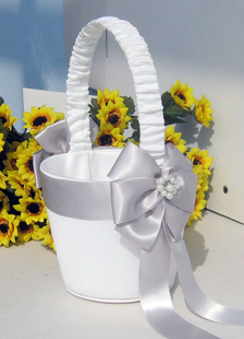 Petit panier de mariage en satin bicolore avec ruban et nœud