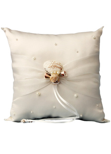Oreiller de mariage orné de ruban et perles