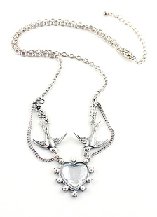 Collier en résine avec pendentif cœur et oiseaux