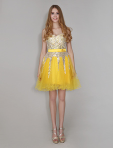 Mini robe fde rentrée en tulle jonquille d'encolure en coeur avec paillettes