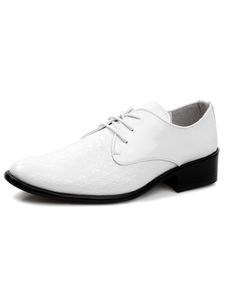 Chaussure vernie blanche avec lacet motif losangé bout pointu