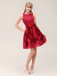 Mini robe de cérémonie A-ligne en tulle bordeaux de col rond avec applique et ceinture