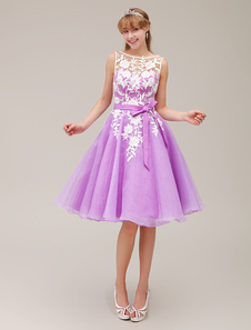 Robe de la rentrée lilas de col bateau avec noeud et dentelle longueur genou