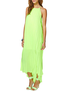 Robe longue asymétrique en chiffon vert unicolore plissé
