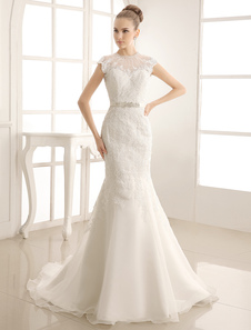 Robe mariée sirène avec perle de col roulé à traîne chapelle