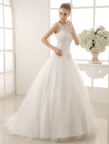 Robe de mariée en dentelle ivoire avec fleur de col rond