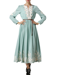 Robe maxi brodée en coton bleu clair plissé