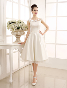 Robe de mariage A-ligne ivoire avec fleur de col bateau