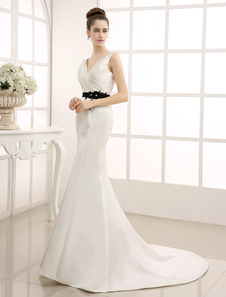 Robe de mariée ivoire avec ceinture et dentelle à traîne