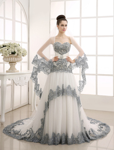 Robe de mariée ivoire avec dentelle et strass à traîne chapelle