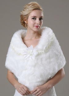 Boléro en fausse fourrure ivoire avec fleur