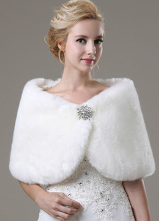 Boléro en fausse fourrure ivoire avec strass