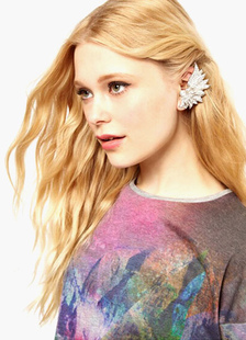 Clous d'oreilles métalliques en forme de feuille