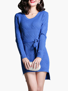 Robe pull unicolore moulante encolure dégagée