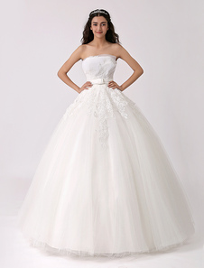 Robe de mariée en tulle ivoire avec ceinture bustier