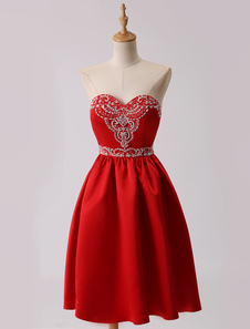Robe de bal A-ligne en satin rouge encolure en coeur brodé