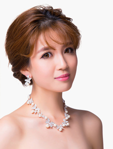 Ensemble de bijoux orné de fausse perle