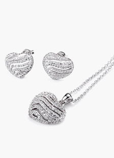 Ensemble bijoux métallique argent de pendentif en coeur