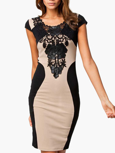 Robe moulante en brocart bicolore avec dentelle à dos décolleté