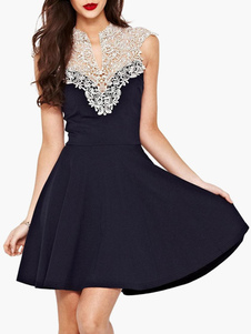 Robe skater en dentelle bicolore décolleté cranté