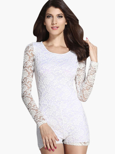 Combinaison féminine avec dentelle creusée