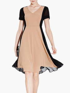 Robe skater en chiffon bicolore plissé à col V