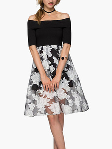 Robe skater en polyester noir imprimé fleuri hors de l'épaule