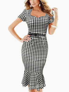 Robe bodycon noir col carré dents chien à volants