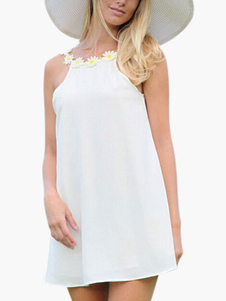 Robe d'été blanche chiffon avec dentelle