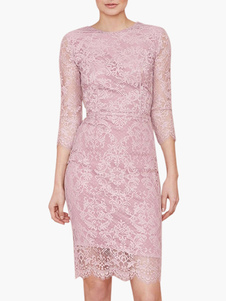 Robe bodycon dentelle lavande col ras du cou creusé