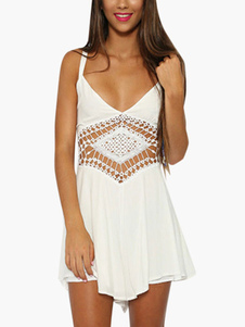 Combinaison féminine blanche creusé