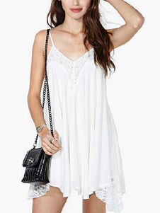 Robe d'été blanche brocart plissée à bretelles