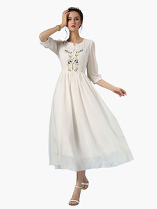 Robe vintage écru blanche brodée plissée