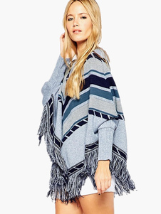 Poncho tricoté en noir avec frange