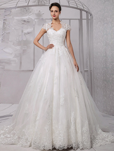 Robe mariée boule tulle ivoire dentelle Avec traîne