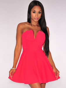 Charmante robe de club rouge à dos décolleté bustier