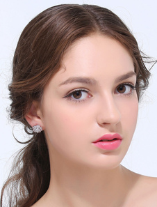 Goujon d'oreille argent rond rond brillant métallique de la mariée