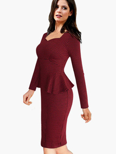 Robe bodycon bordeaux col carré convenable